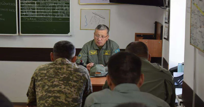 Воспитывать защитников воздушных рубежей