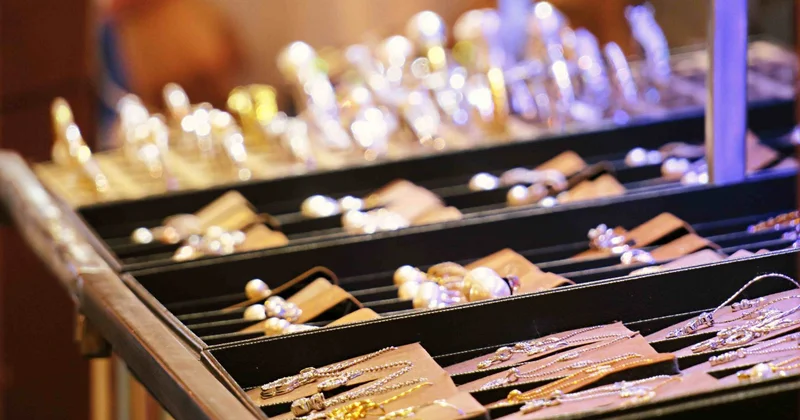 В Кентау украли золотые украшения из ювелирного магазина