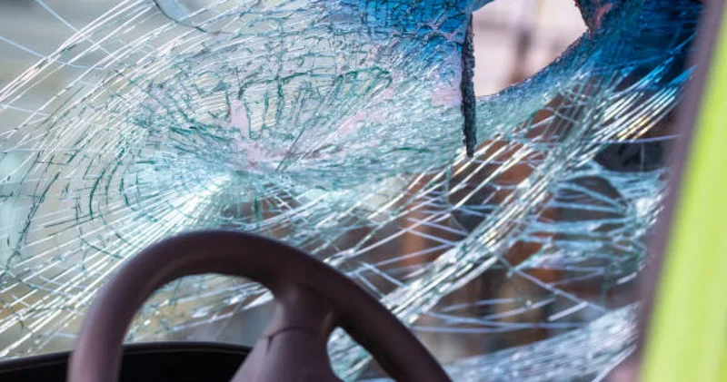 Курчатовта мас әйел тұрақта тұрған көлікті соққан