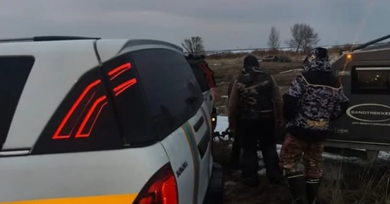 Автомобиль с рыбаками провалился под лед в Павлодарской области