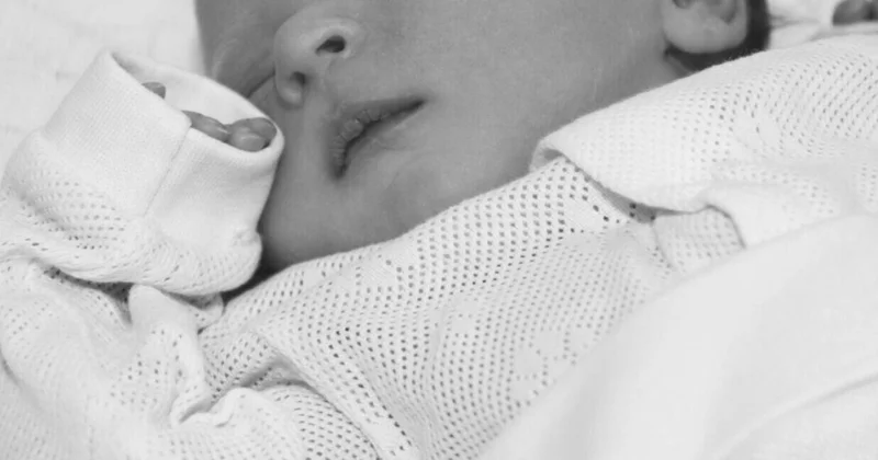 Хотела скрыть плач