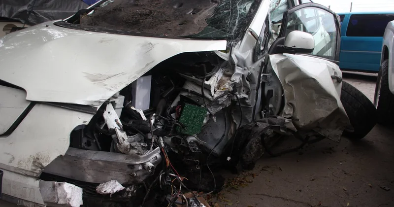 Отвлеклась на телефон и спровоцировала ДТП: в Алматы перевернулась машина