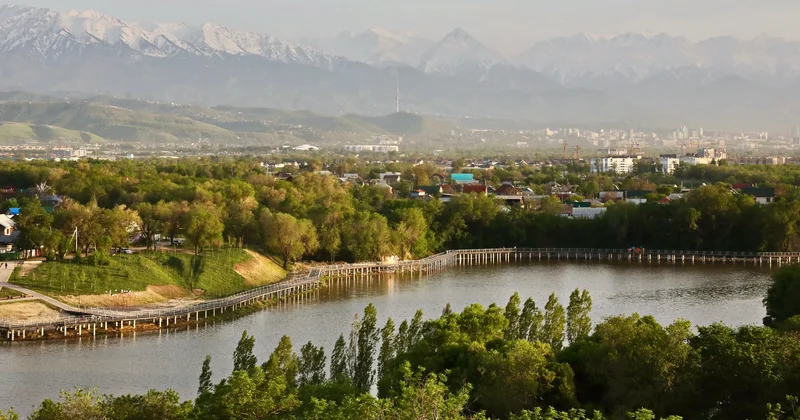 Екпінді жел мен найзағай артынша аптап ыстық: Алматыда мамыр айының басына дейін қандай ауа райы күтіледі