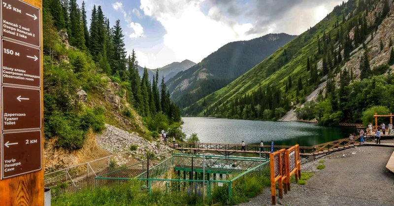 Көлсайда автокөлік жардан құлап кетті