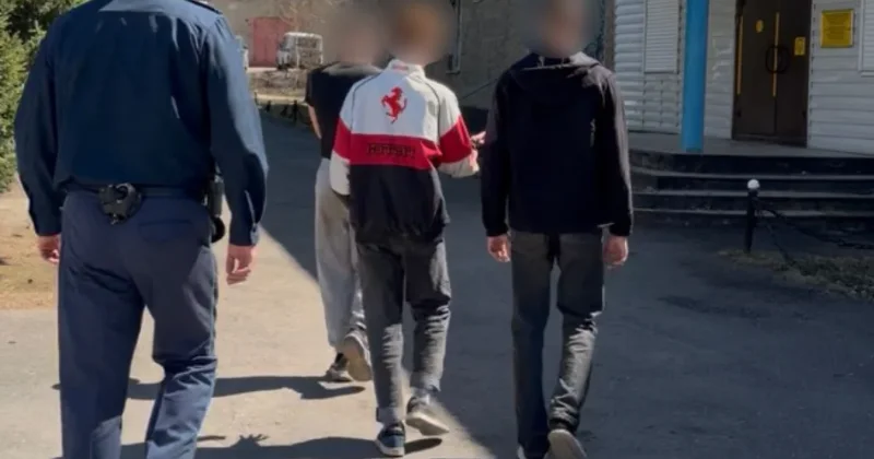 Трое молодых людей устроили погром в городском сквере в ВКО