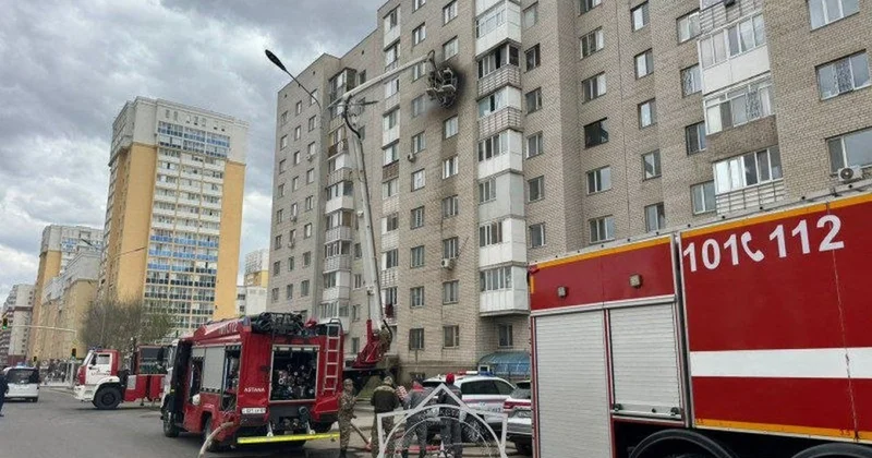 Квартира горит на седьмом этаже жилой высотки в Астане