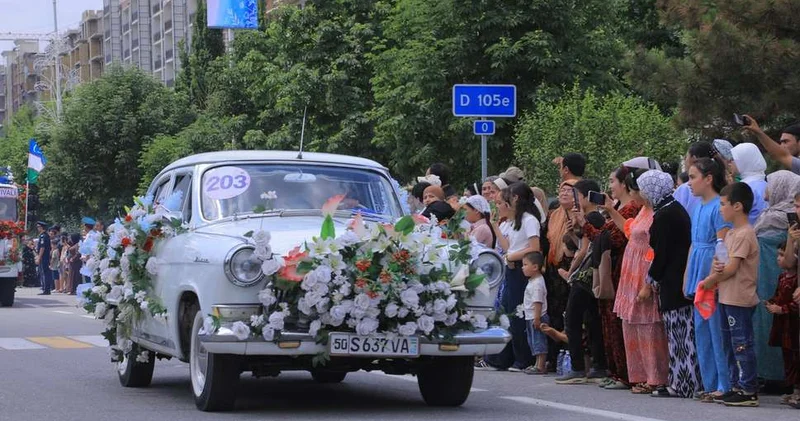 В Намангане стартовал 65 й Международный фестиваль цветов