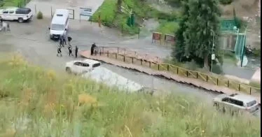 Көлсай жағасына үш көлікті өткізген инспекторға сөгіс жарияланды