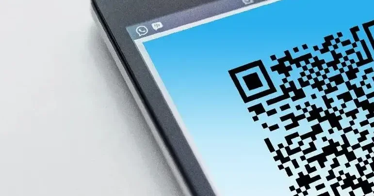 Оңтүстік астанада есірткі сататын сайттың QR кодын қабырғаларға желімдеген жұмыссыз ұсталды