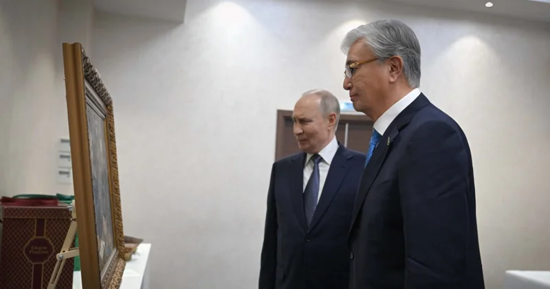 Қасым Жомарт Тоқаев Владимир Путинге символдық мәні бар сыйлық тарту етті