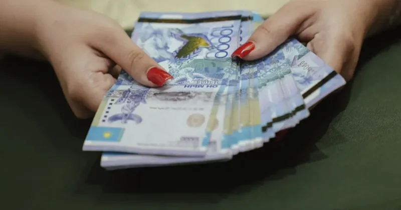 Туыстарға қарыз беріп, ренжісіп қалмаудың жолы: қазақстандықтарға қаржы бойынша кеңестер