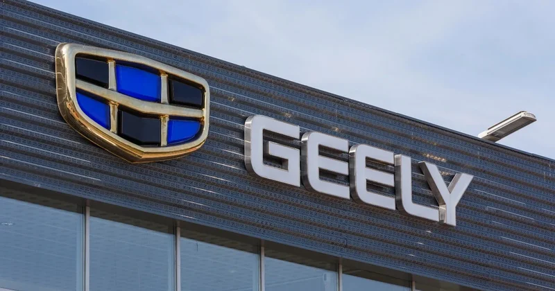Китайская компания Geely отзывает более 90 тысяч автомобилей