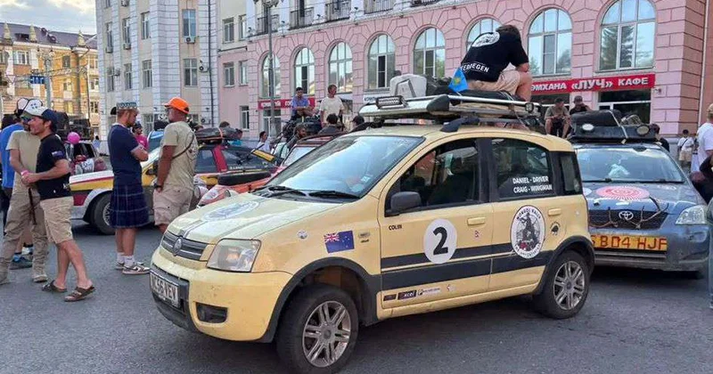 На стареньких авто через полмира