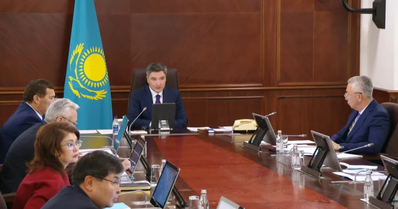 Бектенов назвал регионы, где могут сорвать сроки ремонтов теплосетей