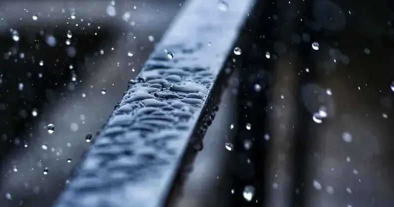 Қар, бұршақ, нөсер жаңбыр . Елімізде ауа райы күрт құбылып, мінез танытатыны болжанады