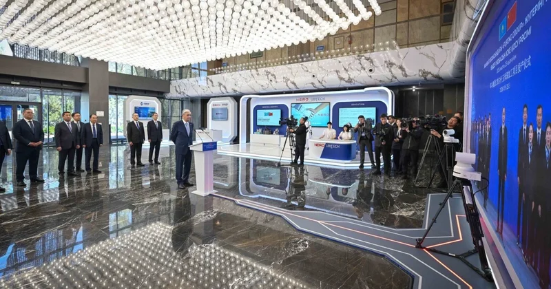 Токаев принял участие в церемонии запуска завода по глубокой переработке кукурузы