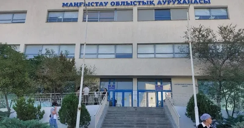 Досын құтқаруға тырысқан : Каспийде аман қалған сарбаздың әкесі ұлының жағдайын айтты