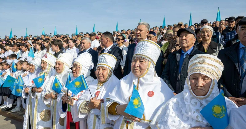Тысячи талдыкорганцев вместе исполнили Государственный Гимн в День Республики