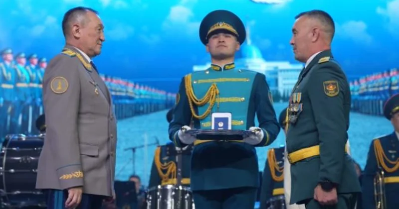 Әскери қызметшілер марапатталды
