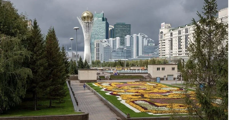 Ко Дню Республики Казахстан открывает почти 200 новых школ, больниц и заводов