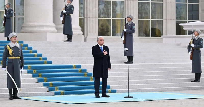 Президент Мемлекеттік ту көтеру рәсіміне қатысты