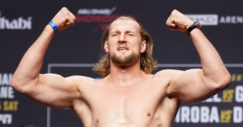 Российский боец Волков победил Алмейду на турнире UFC 321