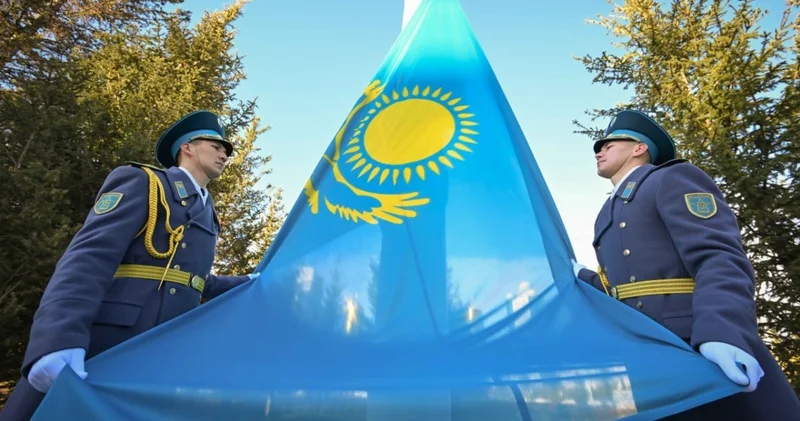 Қасым Жомарт Кемелұлы Мемлекеттік ту көтеру рәсіміне қатысты