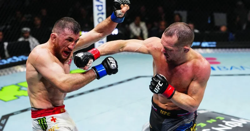 Петр Ян победил Мераба Двалишвили в трилогии и защитил пояс UFC