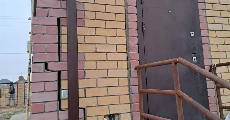 Талғайраңдағы опырыла бастаған үйлер мәселесі қылмыстық тергеуге ұласты