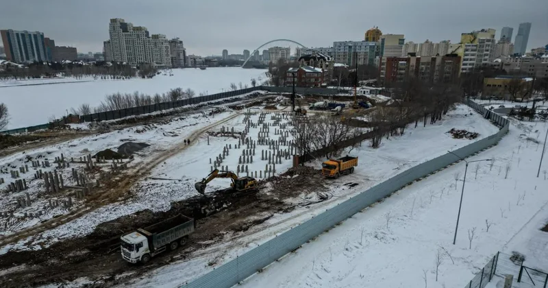 Астанчане против стройки: землю у набережной передали фирме, связанной с Назарбаевой