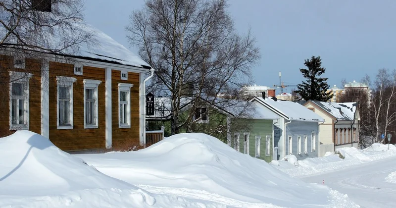 Снегопад в Усть Каменогорске: 130 человек обратились за помощью к травматологам