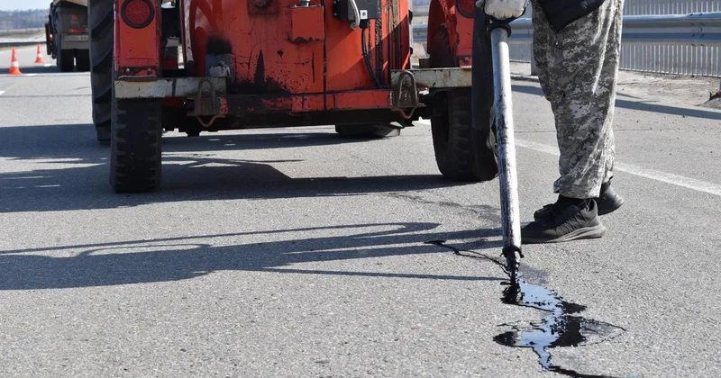 Ремонт дорог и ваучеры на питание: в какие сферы внедряют цифровой тенге в Казахстане