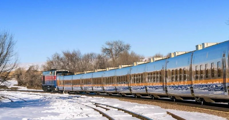 Қазақстанда мереке күндері танымал бағыттарға әуе рейстері мен пойыздар көбейеді
