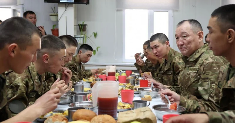 Министр обороны нагрянул без предупреждения в гарнизон Жамбылской области