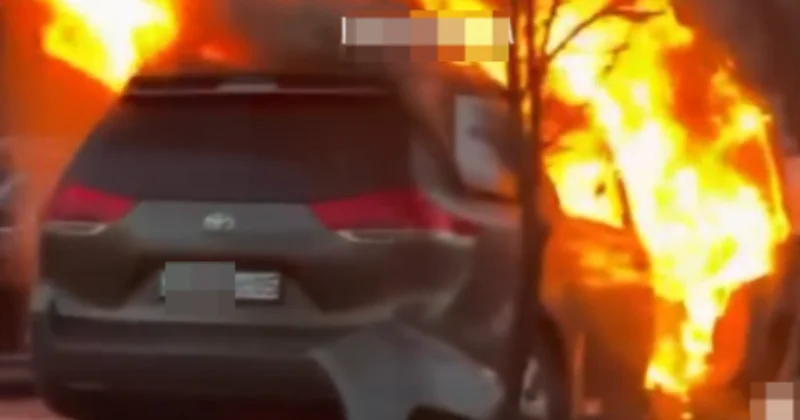 Автомобиль сгорел в ДТП в центре Алматы (ВИДЕО)