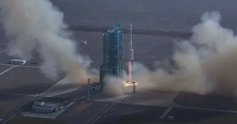 Китай запустил космический корабль Шэньчжоу 22 (видео)