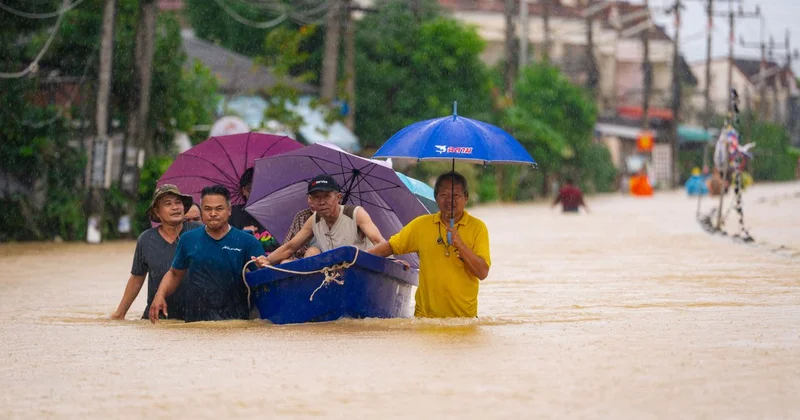 Самый сильный за 300 лет ливень обрушился на юг Таиланда: людей массово эвакуируют