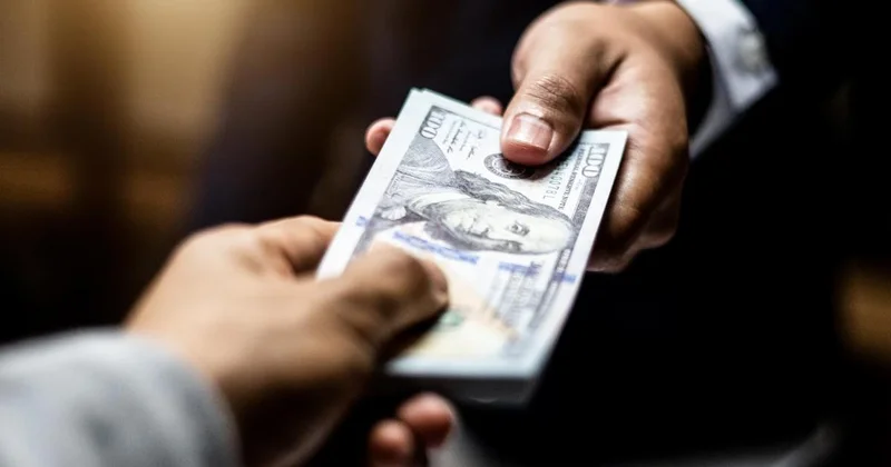 Когда работодатель обязан платить тринадцатую зарплату в Казахстане