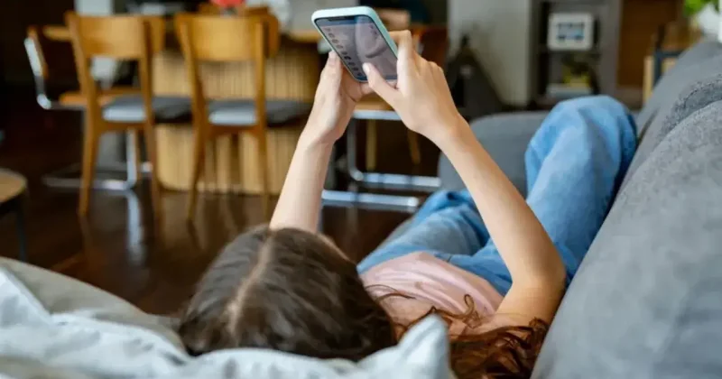 В Австралии детям до 16 запретили пользоваться соцсетями. Как это будет работать?