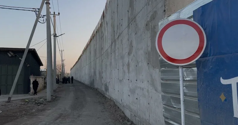 Загнали под мост