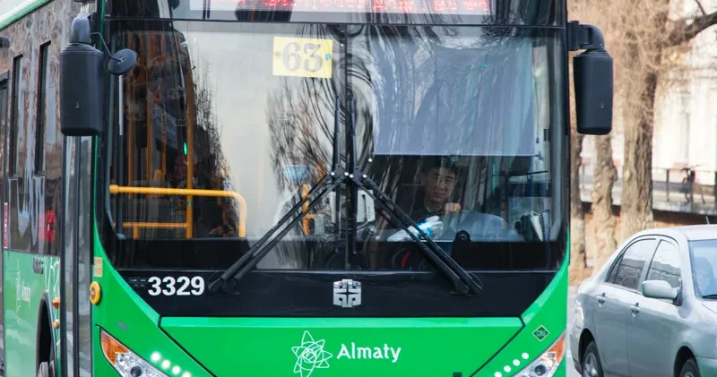 Алматыда 3 миллион теңгелік айыппұлы бар автобус анықталды