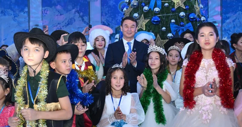 300 детей стали гостями президентской новогодней елки в Алматы