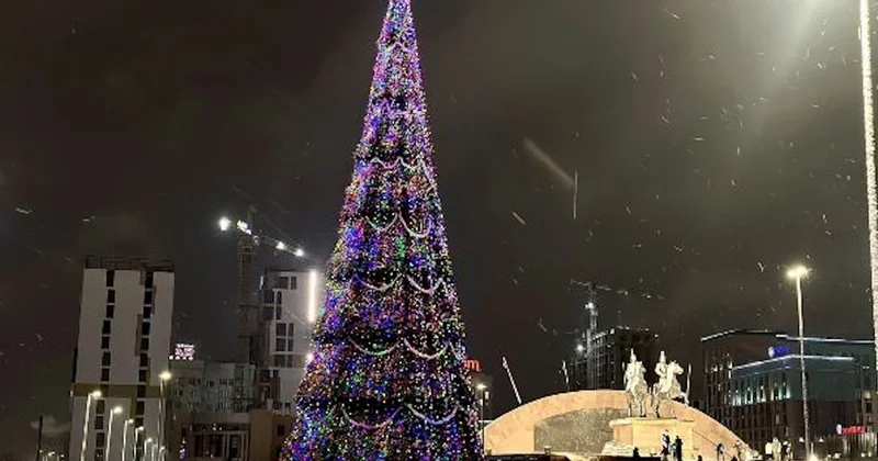 ​Жаңа жыл жақындап қалды: Атырауда бас шырша шамы жағылады