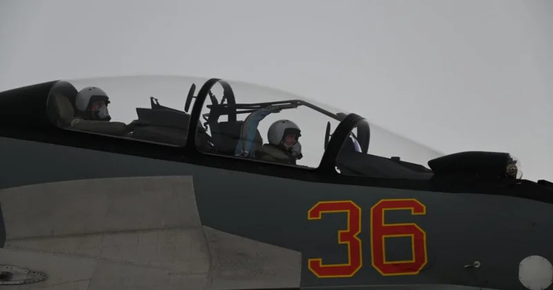 Военные посвятили полеты на самолетах Бауыржану Момышулы