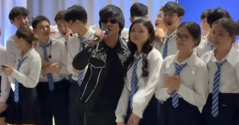 Школьники вышли на сцену с Кайратом Нуртасом (ВИДЕО)
