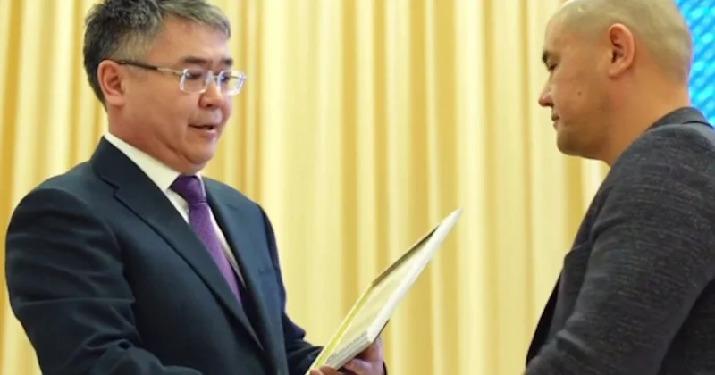 Бір адамның бастамасы мың адамның үлгісі: Атырауда Жайықты тазартқан белсендіге құрмет көрсетілді