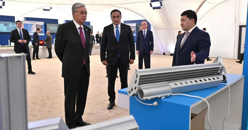 Президенту показали работу индустриальной зоны Тараз