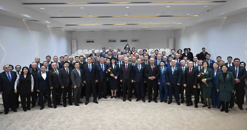 Президент вручил группе граждан Жамбылской области госнаграды