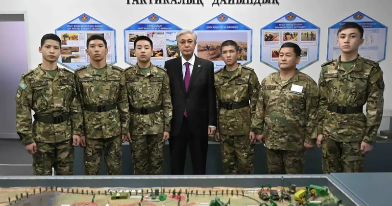 Президент подарил автобус курсантам военной школы интерната в Таразе