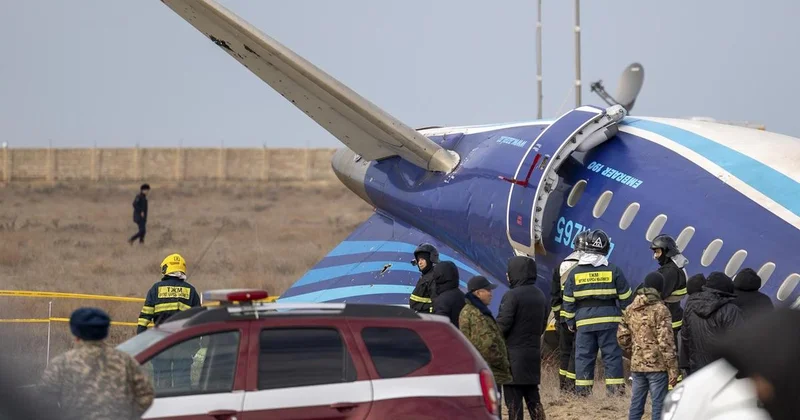 Поражающие элементы боевой части : возможную причину повреждения самолета AZAL назвали в Казахстане